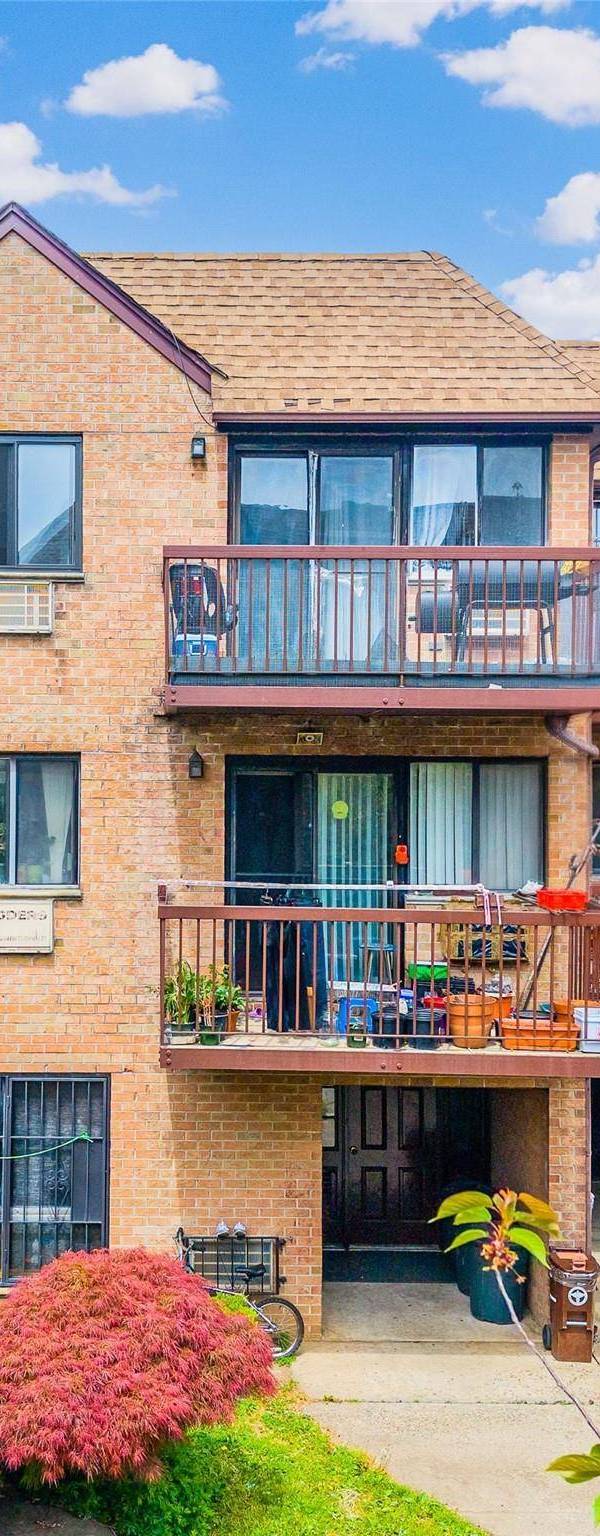 2 Bedroom Home for Sale in Elmhurst - New York - USA