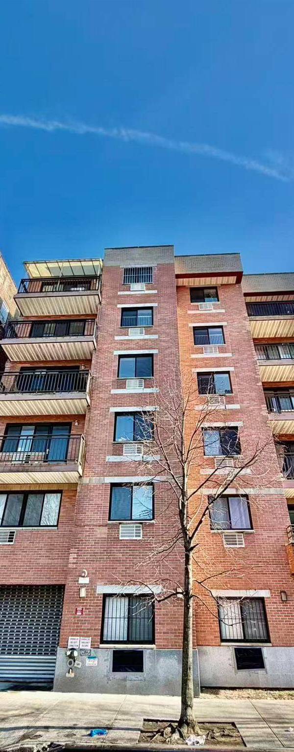 2 Bedroom Home for Sale in Elmhurst - New York - USA