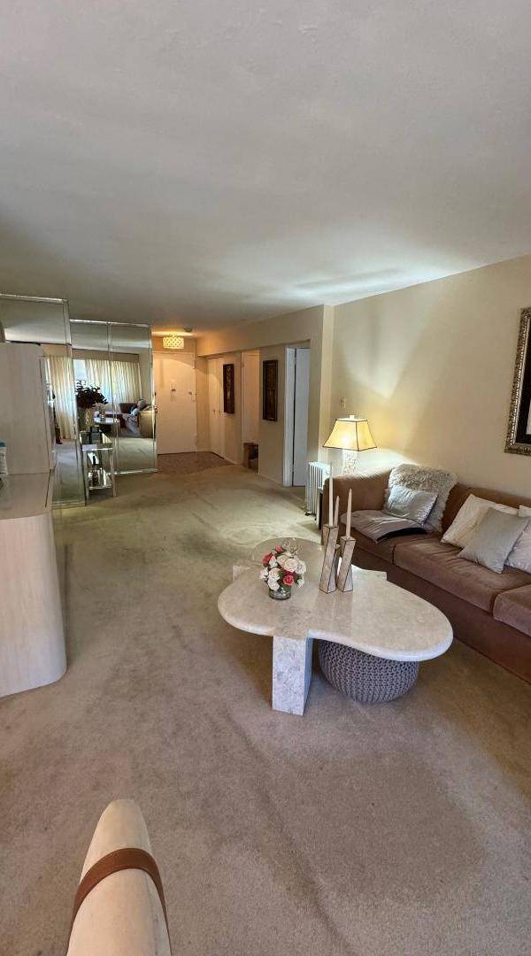 Apartamento com 2 Quartos à Venda em Howard Beach - Nova Iorque - EUA