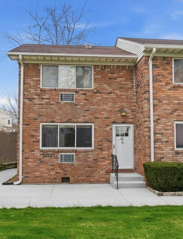 Apartamento de 2 Dormitorios en Venta en Huntington - Nueva York - EE. UU.