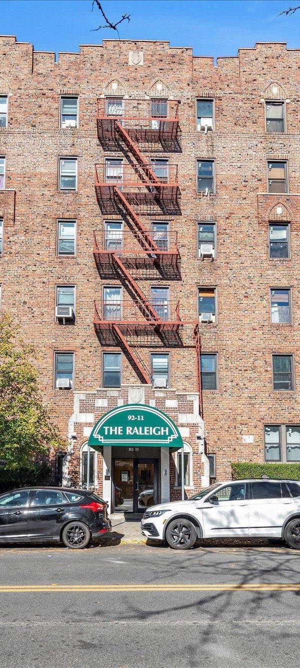 Apartamento com 2 Quartos à Venda em Jackson Heights - Nova Iorque - EUA