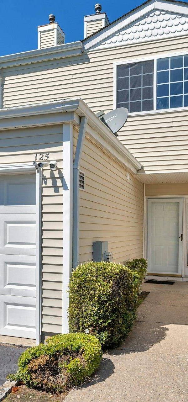 Apartamento com 2 Quartos à Venda em Manorville - Nova Iorque - EUA