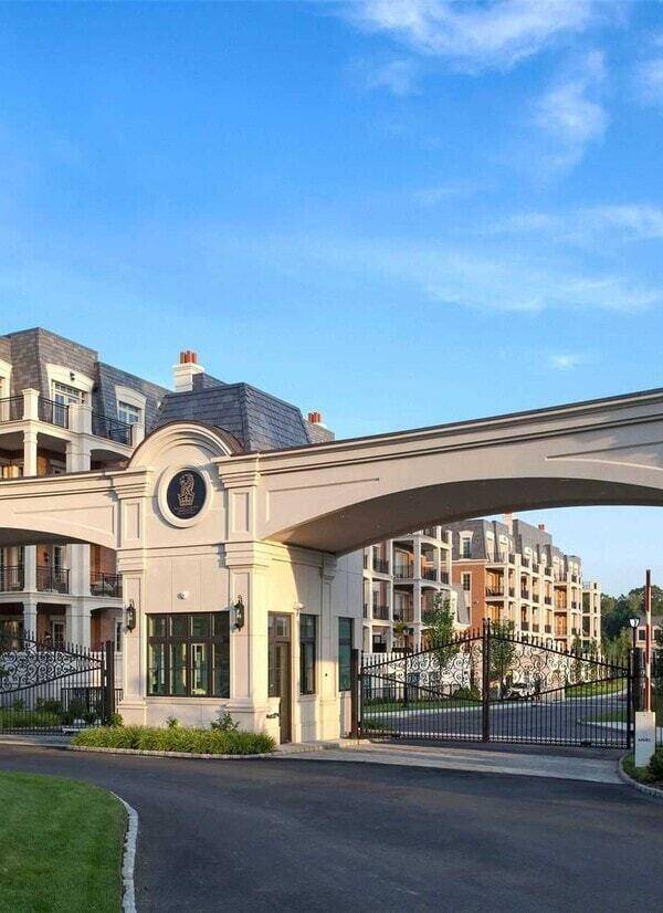 2 Bedroom Home for Sale in New Hyde Park - New York - USA