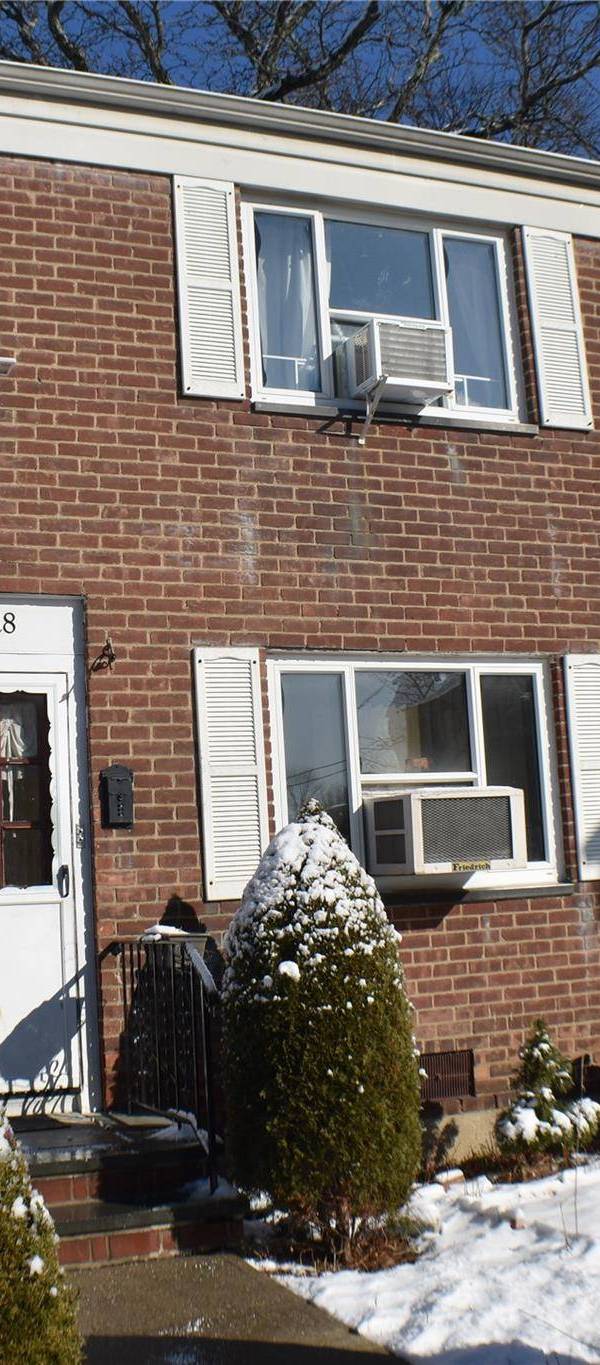 Apartamento com 2 Quartos à Venda em Queens Village - Nova Iorque - EUA