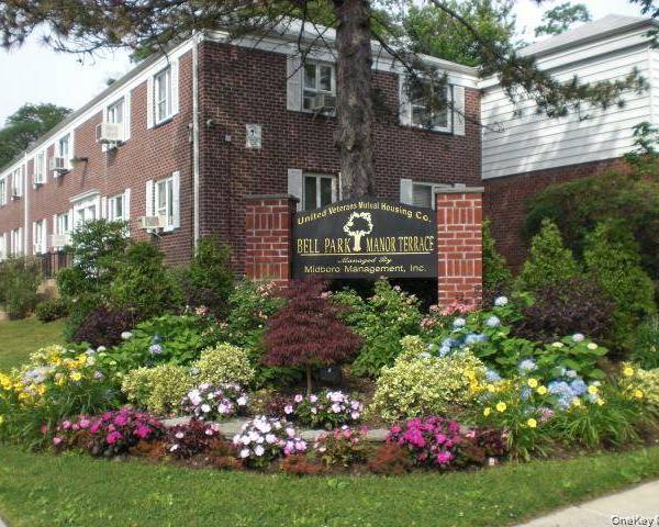 Apartamento com 2 Quartos à Venda em Queens Village - Nova Iorque - EUA