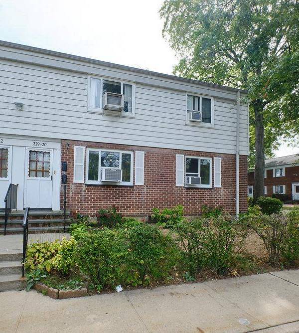 Apartamento com 2 Quartos à Venda em Queens Village - Nova Iorque - EUA