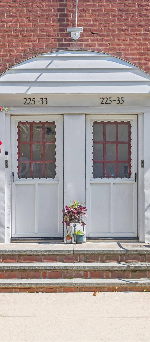 Apartamento com 2 Quartos à Venda em Queens Village - Nova Iorque - EUA
