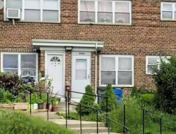 Apartamento com 2 Quartos à Venda em Queens Village - Nova Iorque - EUA