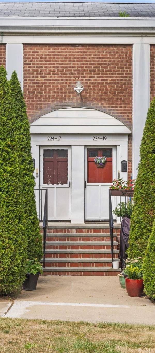 Apartamento com 2 Quartos à Venda em Queens Village - Nova Iorque - EUA