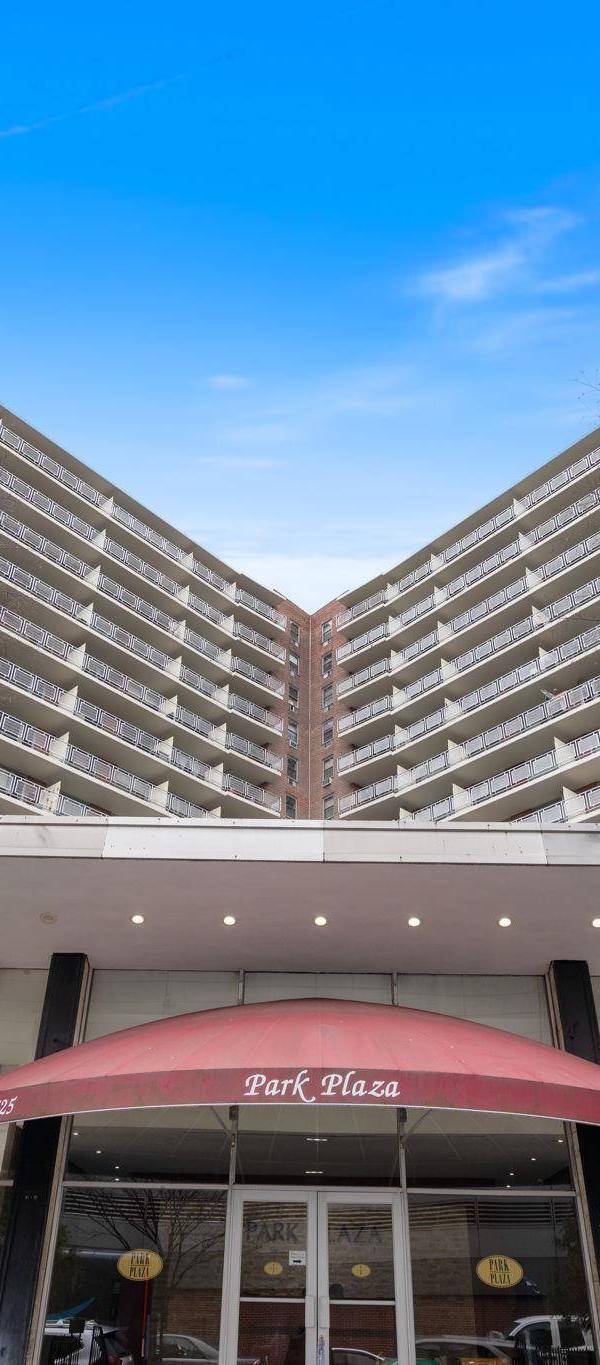 2 Bedroom Home for Sale in Rego Park - New York - USA