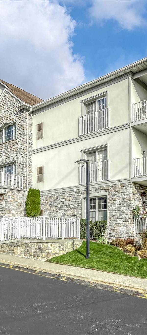 Apartamento con 2 Dormitorios en Venta en Suffern - Nueva York - EE. UU.