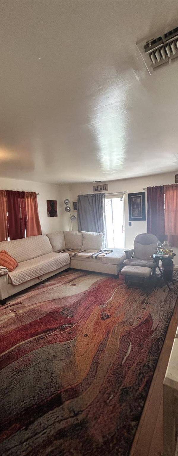2 Bedroom Home for Sale in Uniondale - New York - USA