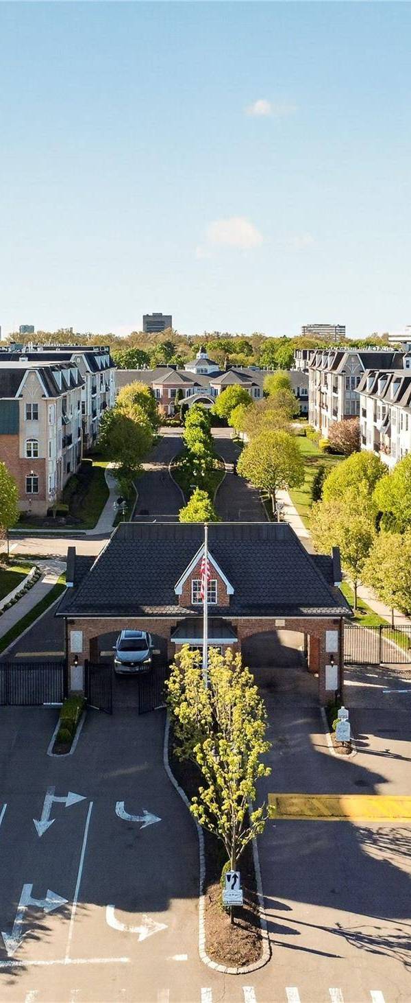 2 Bedroom Home for Sale in Westbury - New York - USA