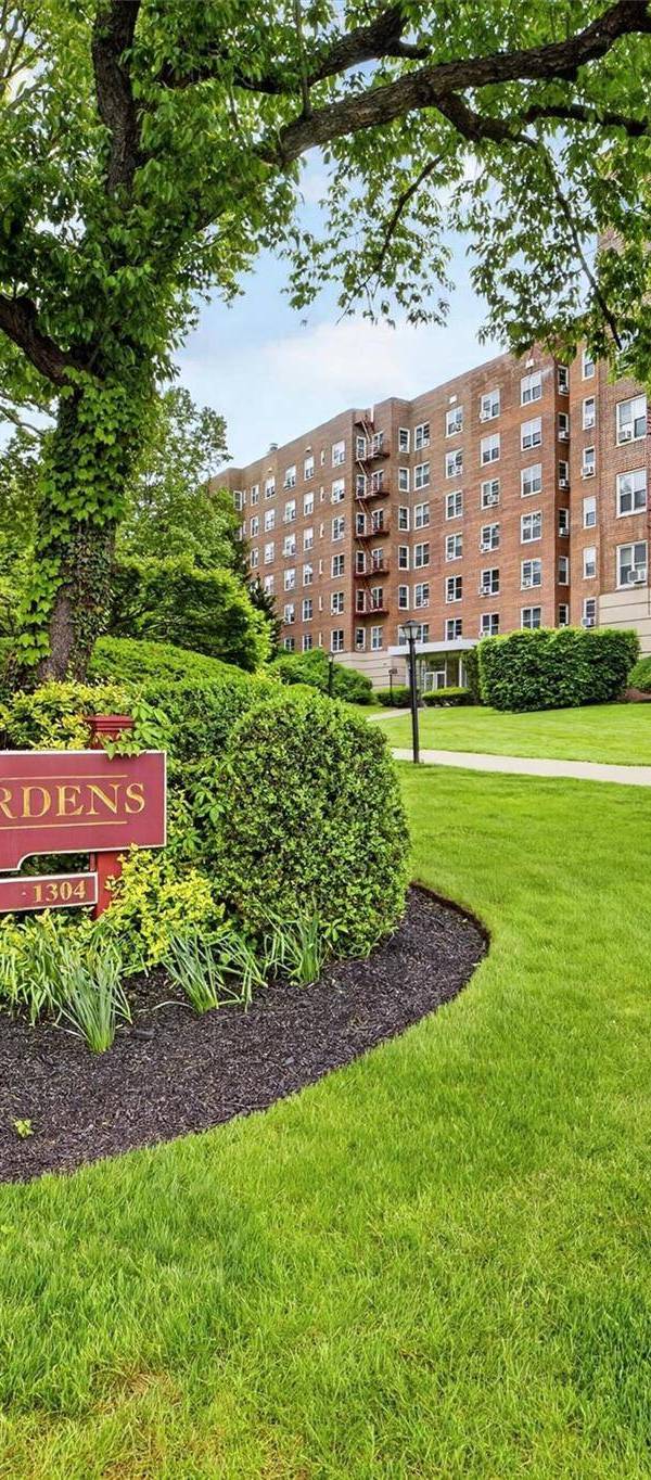 2 Bedroom Home for Sale in Yonkers - New York - USA