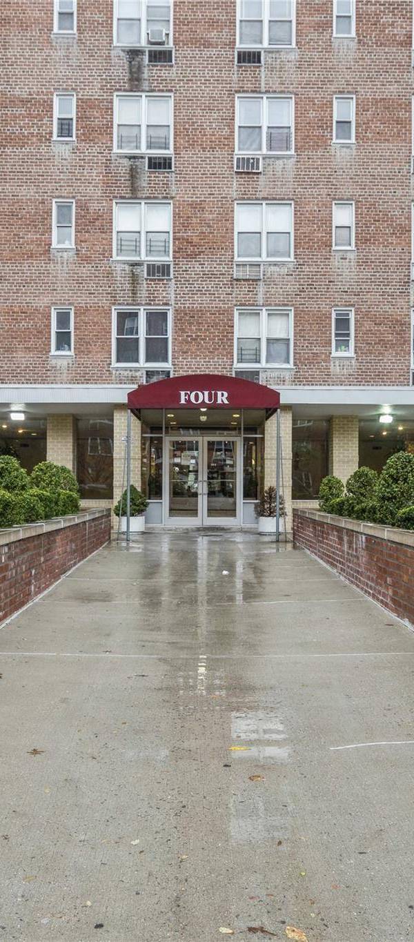 2 Bedroom Home for Sale in Yonkers - New York - USA