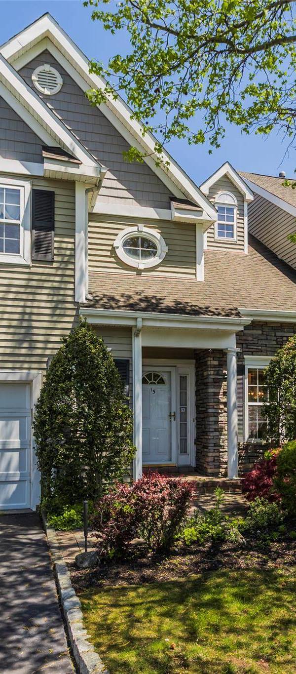 Apartamento de 3 Dormitorios en Venta en Smithtown - Nueva York - EE. UU.