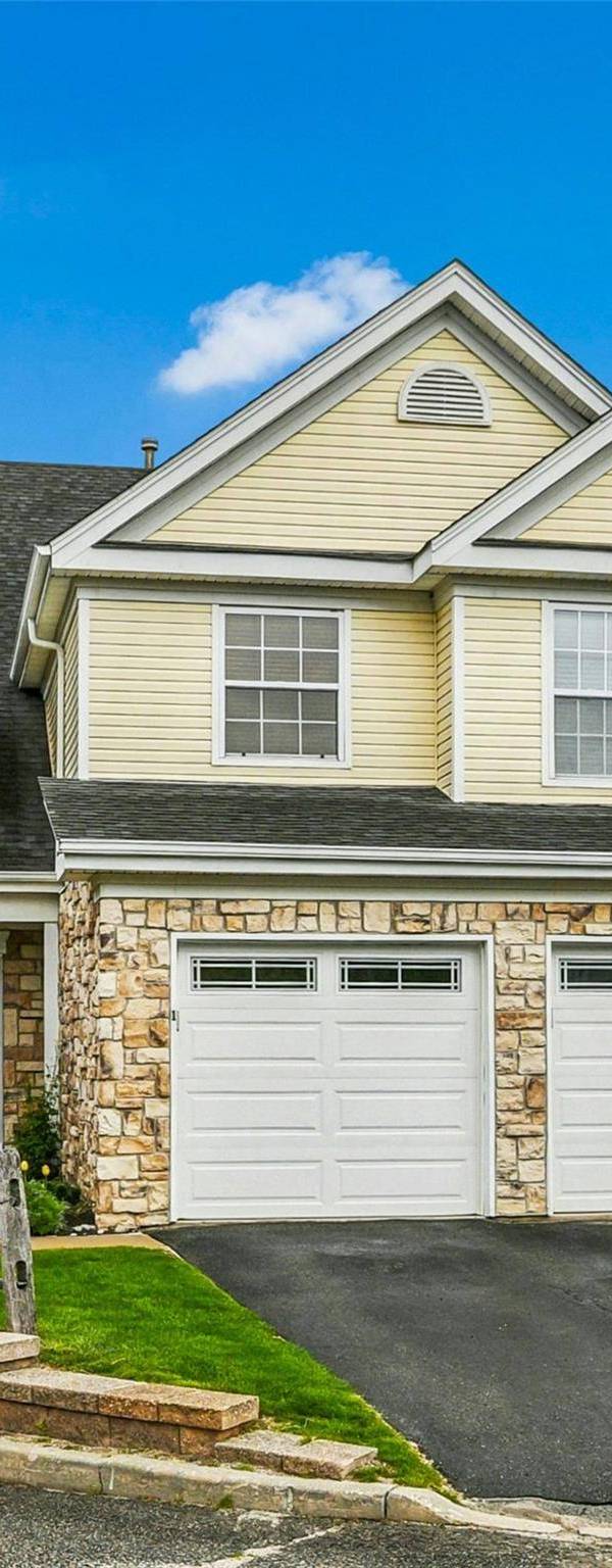 4 Bedroom Home for Sale in Middle Island - New York - USA