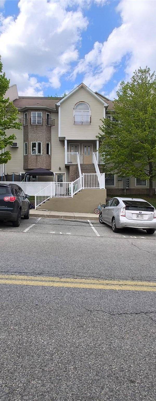 Apartamento de 4 Dormitorios en Venta en Monroe - Nueva York - EE. UU.