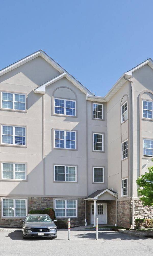 Apartamento de 4 Dormitorios en Venta en Spring Valley - Nueva York - EE. UU.