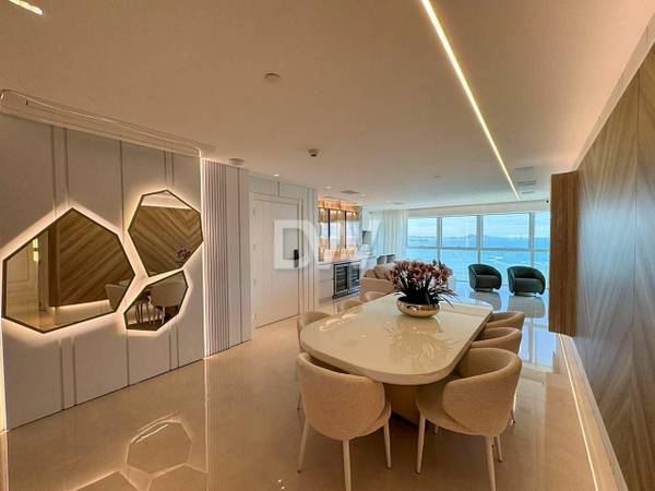 Appartement 4 Suites à Vendre à Balneário Camboriú - Santa Catarina - Brésil