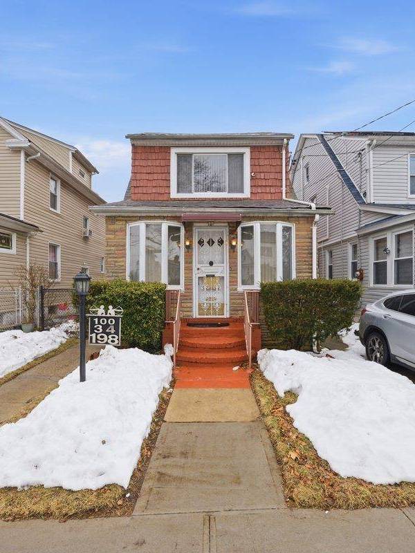 Casa de 3 Dormitorios en Venta en Hollis – NY – EE. UU.