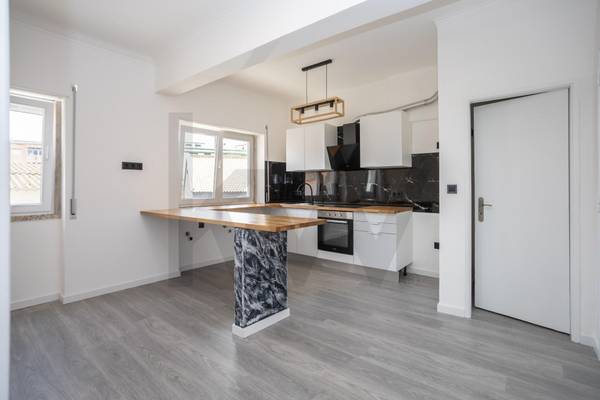 Appartement T1 à Vendre à Seixal, Portugal