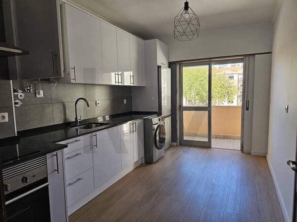 Apartamento T2 à Venda em Agualva-Cacém - Lisboa - Portugal