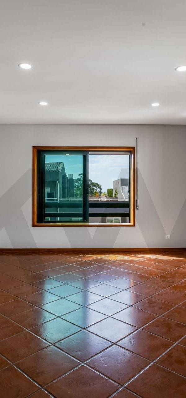 2 Bedroom Apartment for Sale in Baguim Do Monte - Porto - Portugal