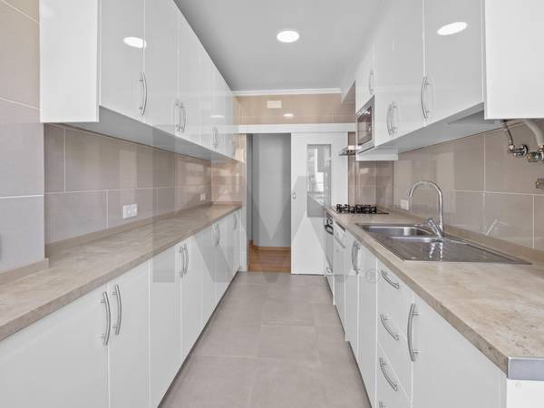 Apartamento T2 à Venda em Carcavelos - Lisboa - Portugal