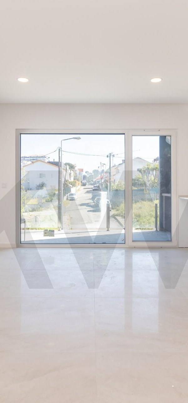 2 Bedroom Apartment for Sale in Charneca Da Caparica - Setúbal - Portugal