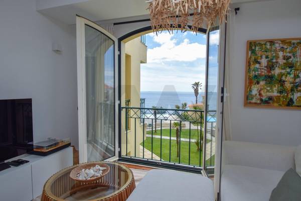 Apartamento T2 à Venda em Parede - Lisboa - Portugal
