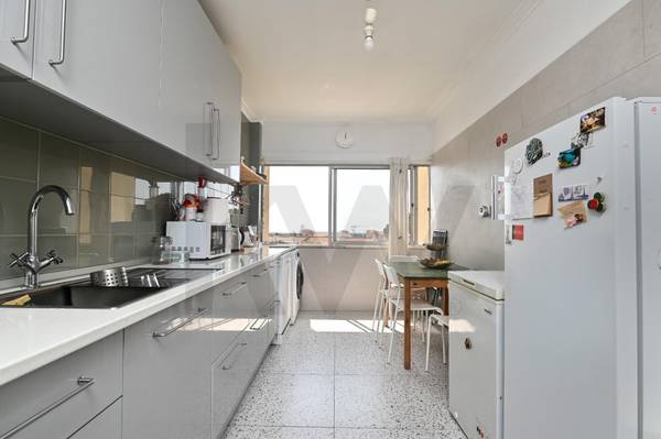 Apartamento T2 à Venda em Parede - Lisboa - Portugal