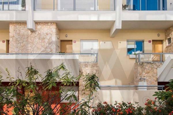 Apartamento de 2 Dormitorios en Venta en Praia da Rocha, Portugal