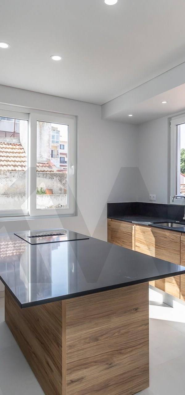 Apartamento T3 à Venda em Almada - Setúbal - Portugal