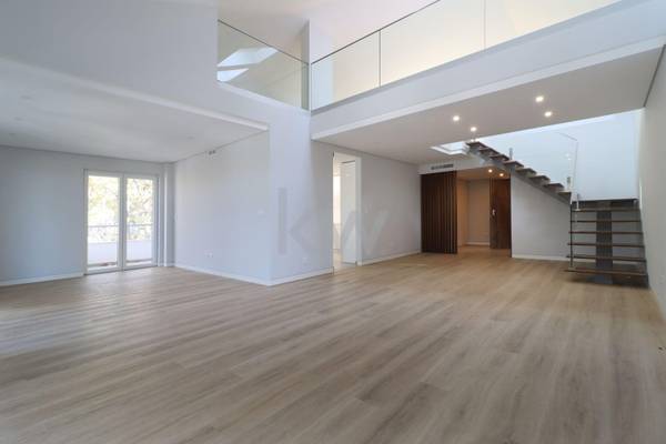 Apartamento T3 à Venda em Carcavelos - Lisboa - Portugal