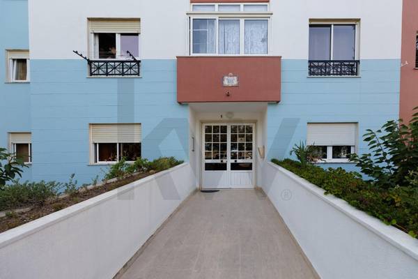 Apartamento T3 à Venda em Mem Martins - Lisboa - Portugal
