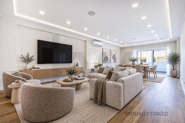Apartamento T3 à Venda em Parede - Lisboa - Portugal
