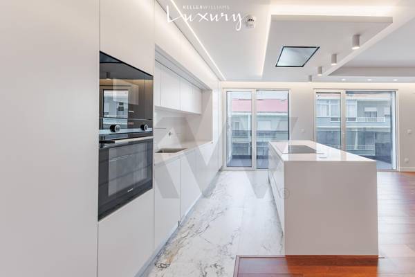 Apartamento T4 à Venda em Almada - Setúbal - Portugal