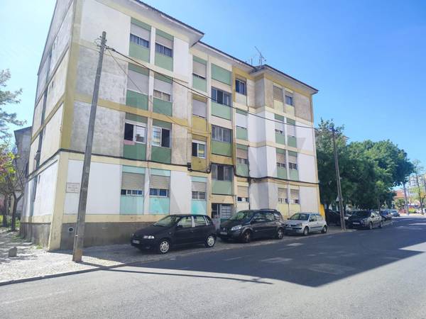 Apartamento T4 à Venda em Almada - Setúbal - Portugal