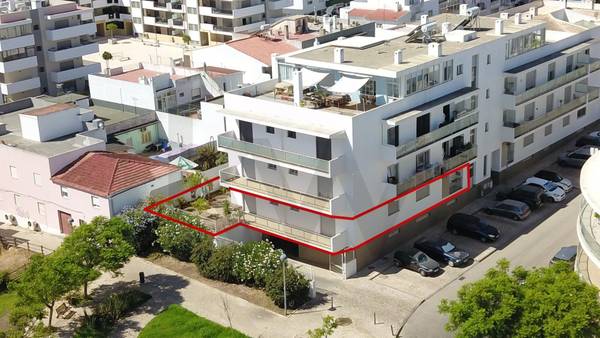 Apartamento de 4 Dormitorios en Venta en Praia da Rocha, Portugal