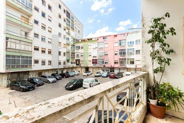 4 Bedroom Home for Sale in Queluz - Lisbon - Portugal