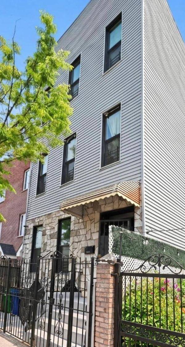 Casa de 10 Dormitorios en Venta en Brooklyn - Nueva York - EE. UU.