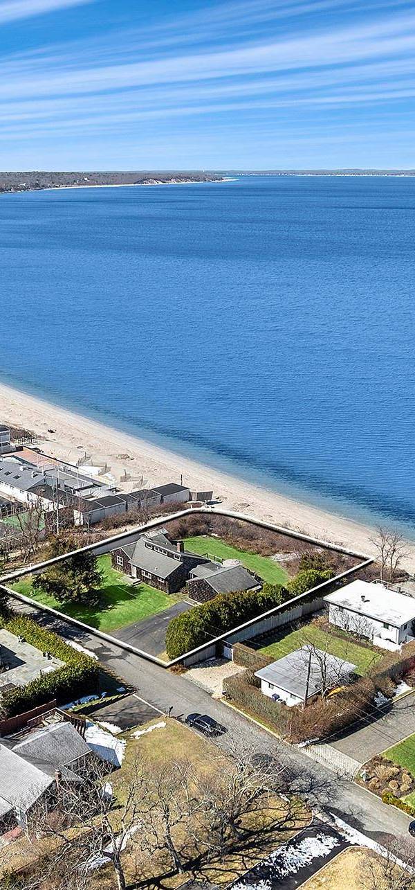 Casa de 2 Dormitorios Frente al Mar en Venta en Hampton Bays - Nueva York - EE. UU.