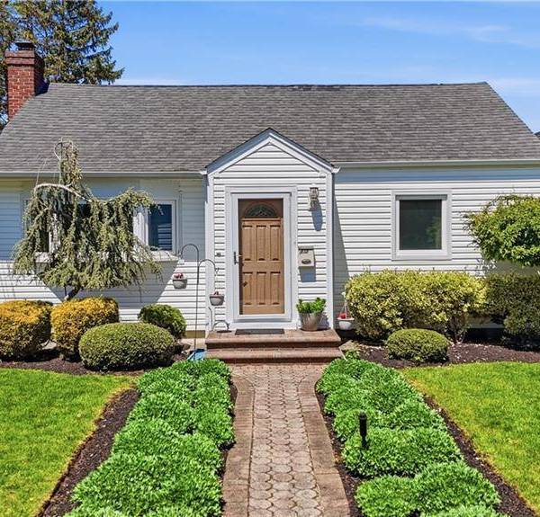 Casa de 2 Dormitorios en Venta en Bethpage - Nueva York - EE. UU.