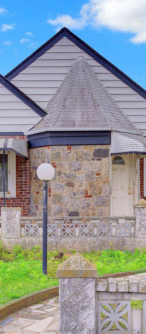 Casa de 2 Dormitorios en Venta en Cambria Heights - Nueva York - EE. UU.