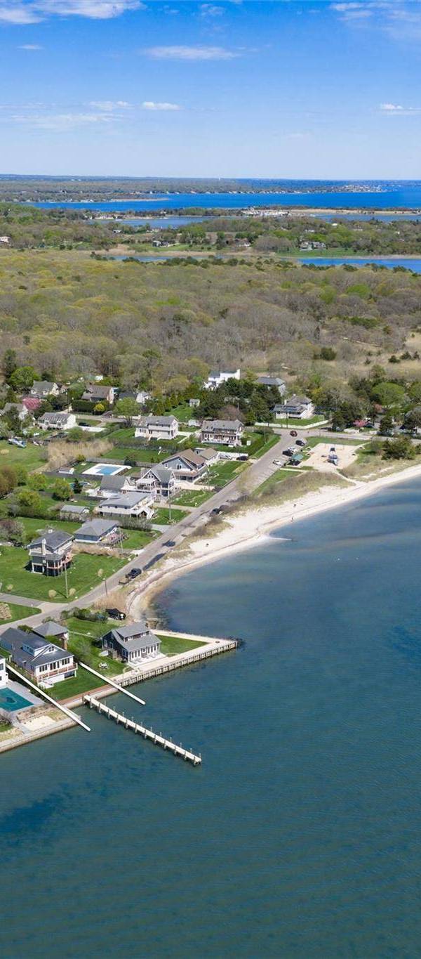 Casa com 2 Quartos à Venda em Center Moriches - Nova Iorque - EUA