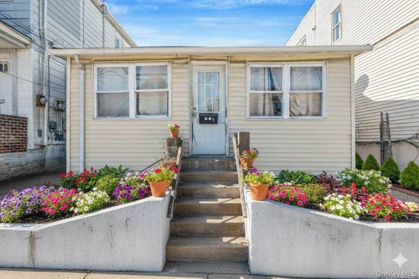 Casa com 2 Quartos à Venda em College Point - Nova Iorque - EUA