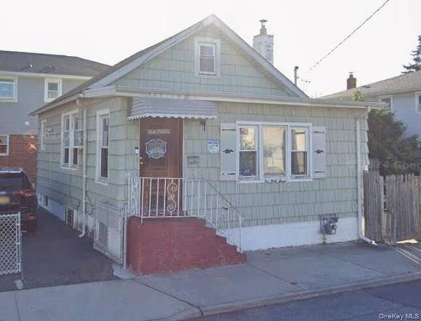 Casa com 2 Quartos à Venda em Elmont - Nova Iorque - EUA