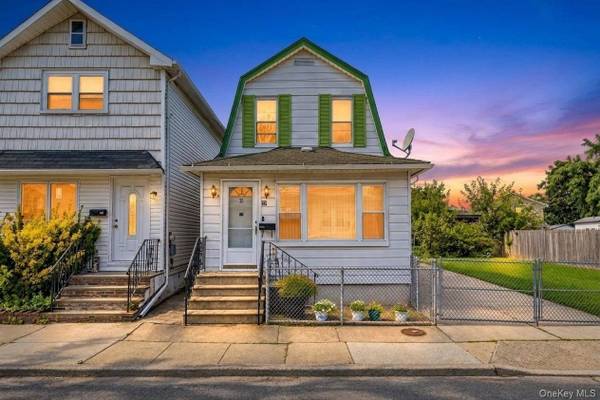 Casa com 2 Quartos à Venda em Elmont - Nova Iorque - EUA