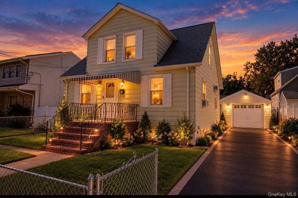 Casa com 2 Quartos à Venda em Elmont - Nova Iorque - EUA